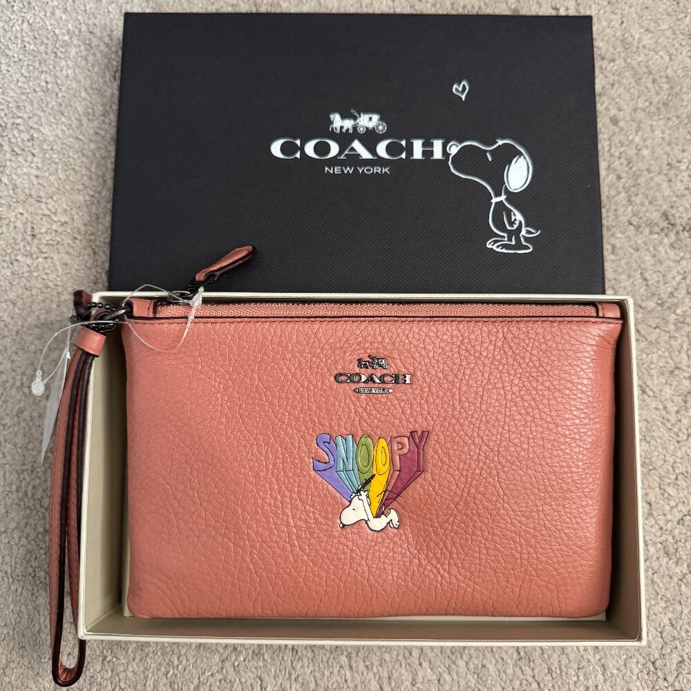 Coach x Peanuts Snoopy wristlet in Melon, NWT and comes with box